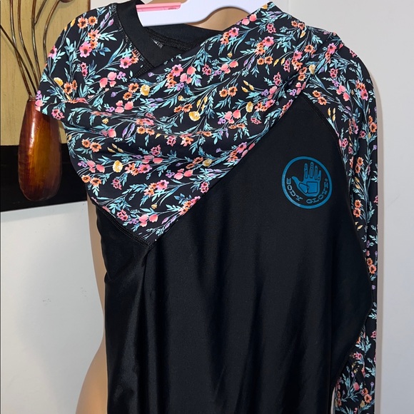 🫶❣️BODY GLOVE RASH GUARD - Picture 2 of 6